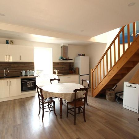 Joli Appartement Avec Balcon Au Coeur De Forcalquier Buitenkant foto