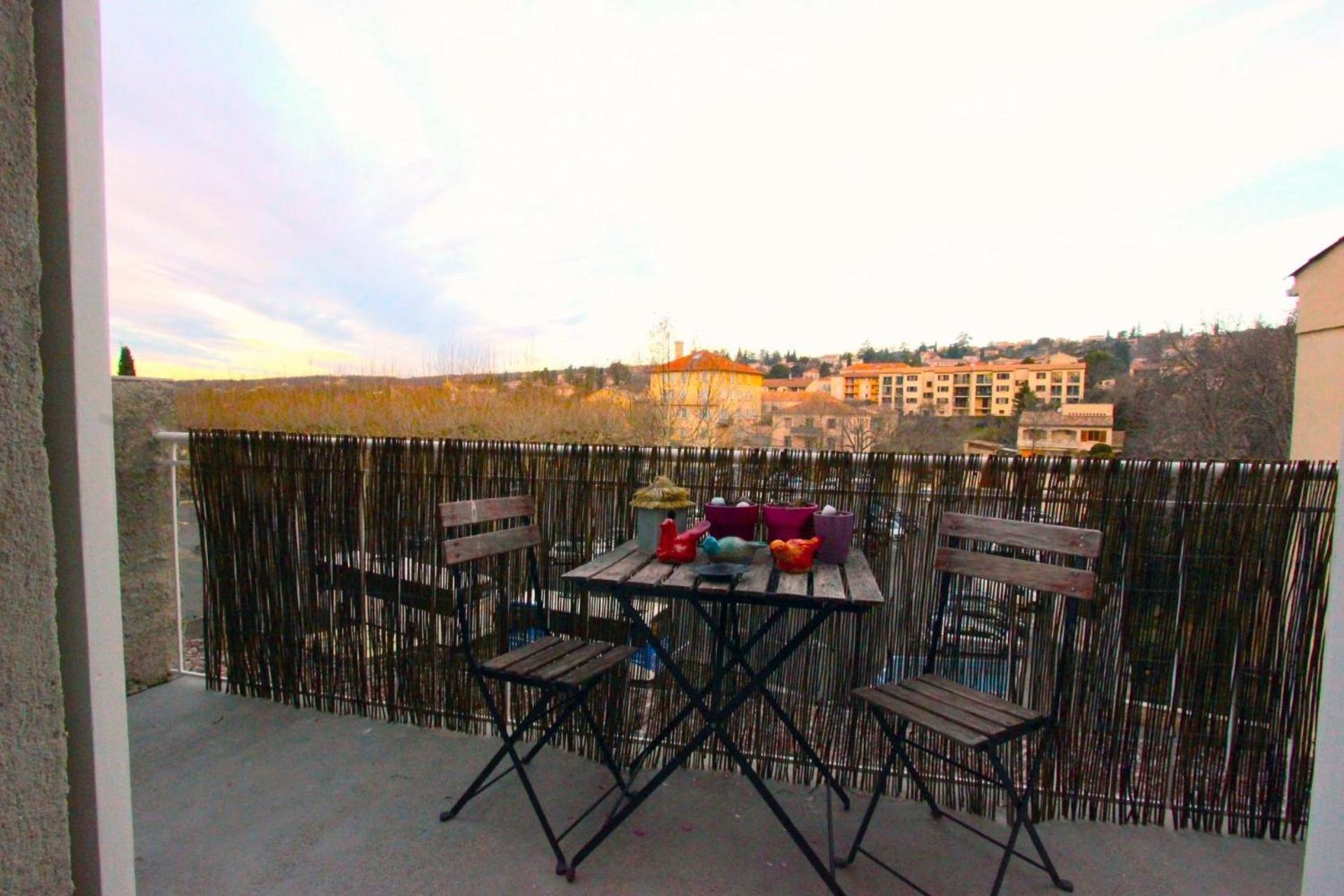 Joli Appartement Avec Balcon Au Coeur De Forcalquier Buitenkant foto
