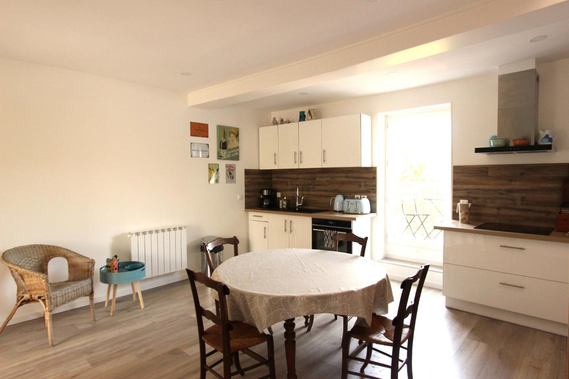 Joli Appartement Avec Balcon Au Coeur De Forcalquier Buitenkant foto